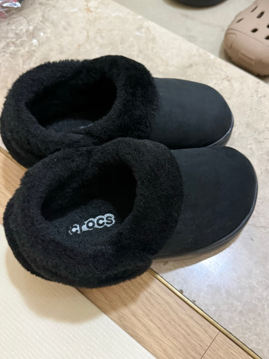 크록스 클래식 언퍼게터블 스웨이드 클로그 240 상품이미지1