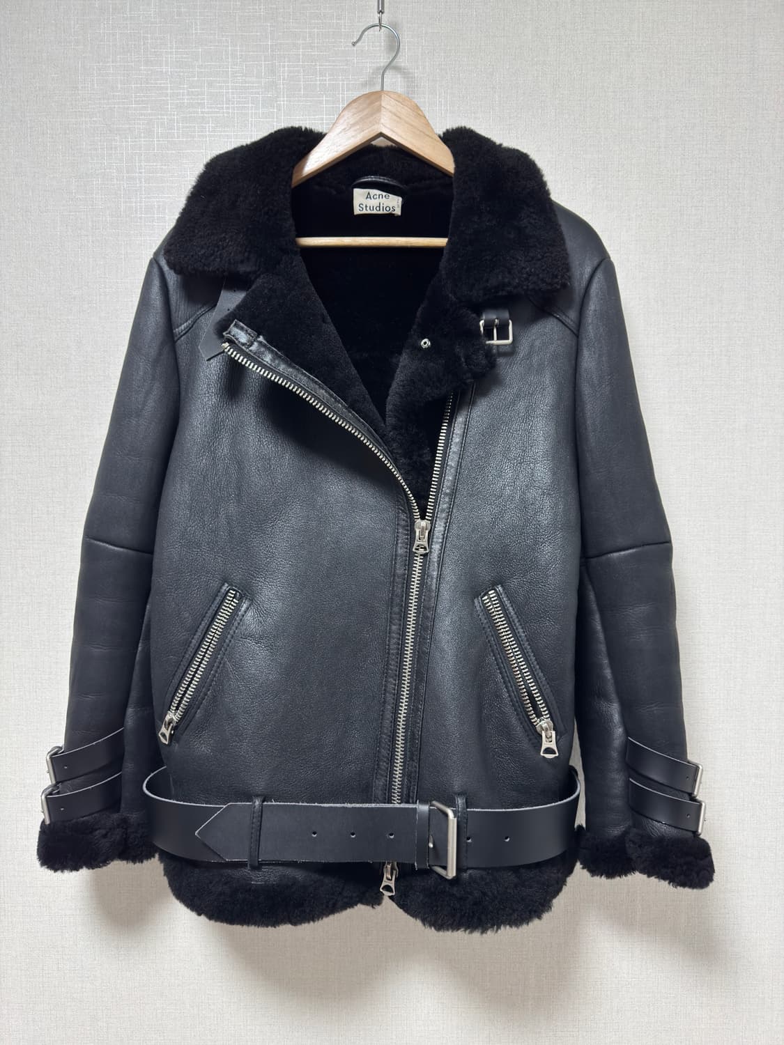 아쿠네스튜디오 블랙 무스탕 M  상품이미지1