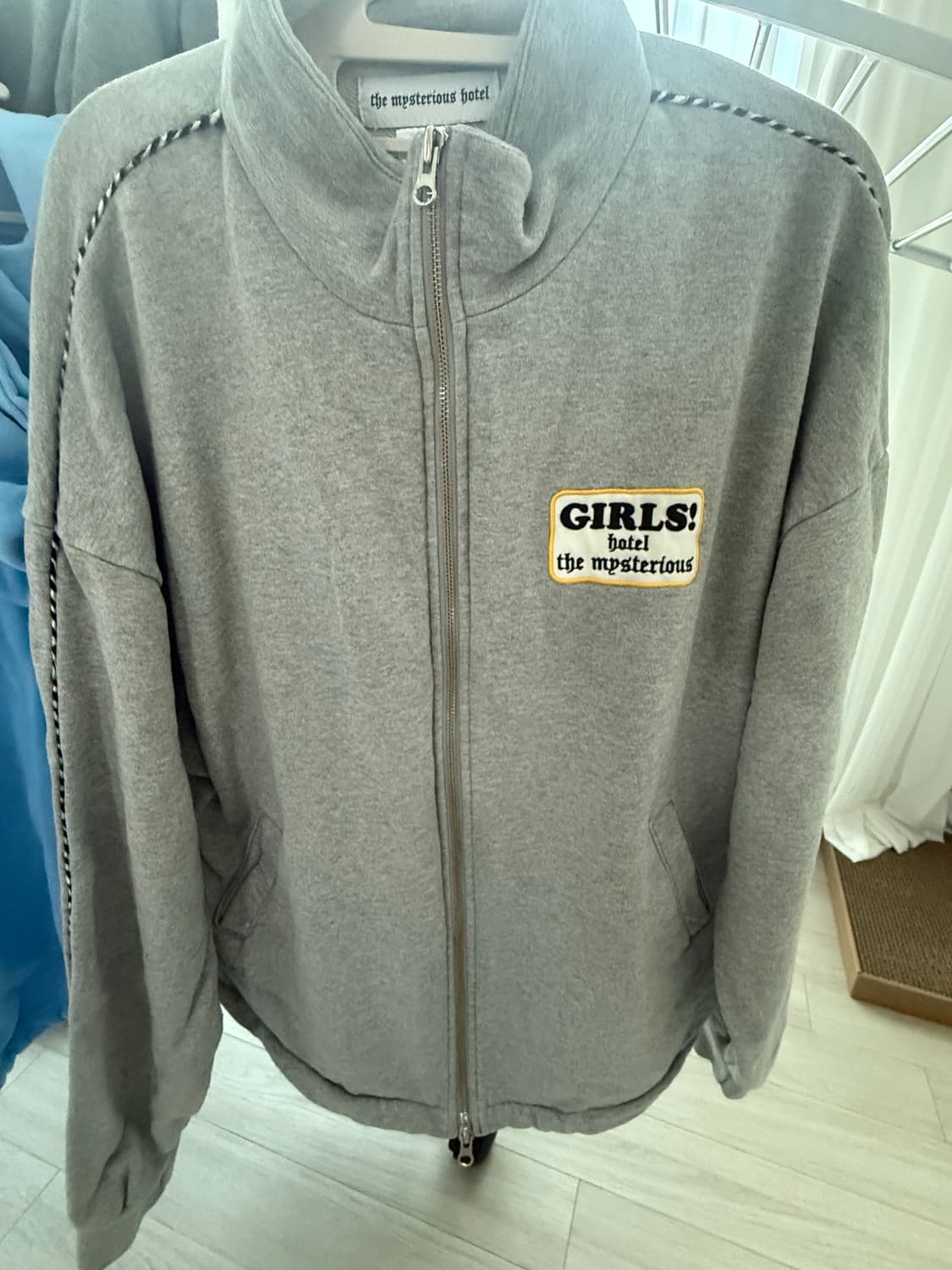 미스테리어스 호텔 집업 상품이미지1