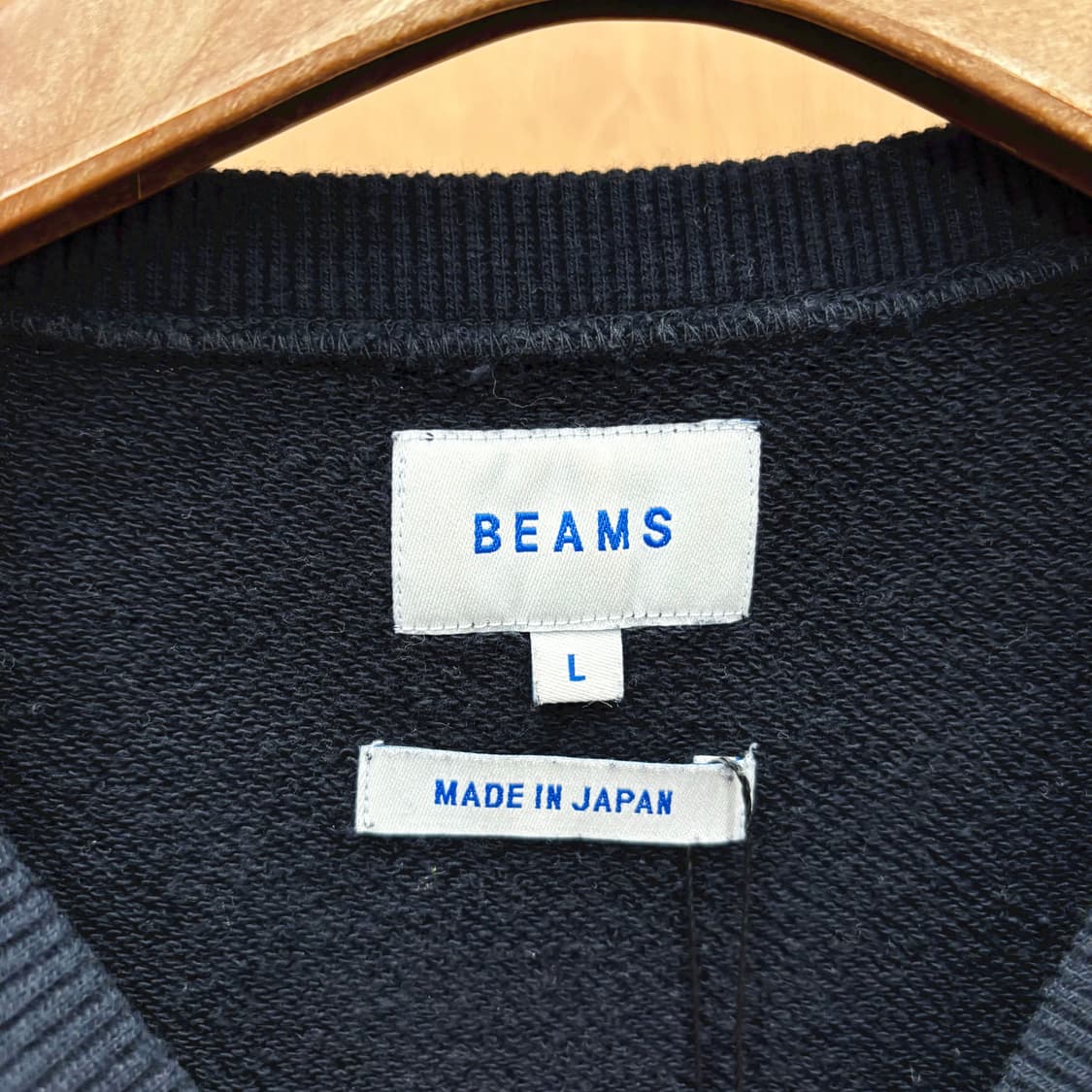 빔즈 코튼 긴팔 맨투맨 멀티 컬러 로고 자수 디테일 레귤러핏 블랙 상품이미지6