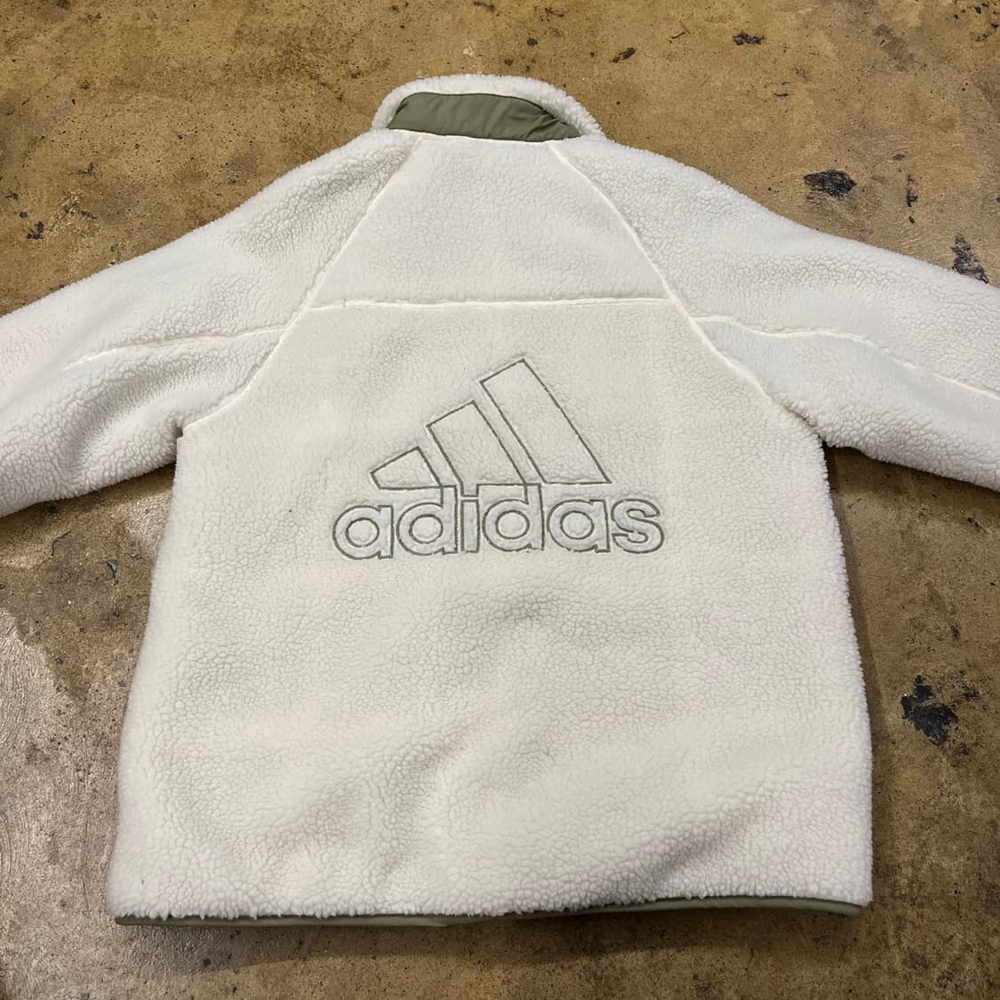 아디다스 리서시블 양면 후리스 패딩 카키 백로고  상품이미지8