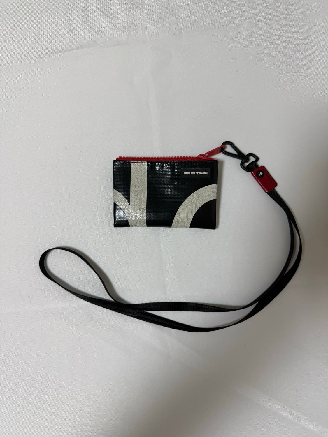 프라이탁 블레어(Blair) 블랙/화이트 미사용 제품(스트랩 포함) 상품이미지1