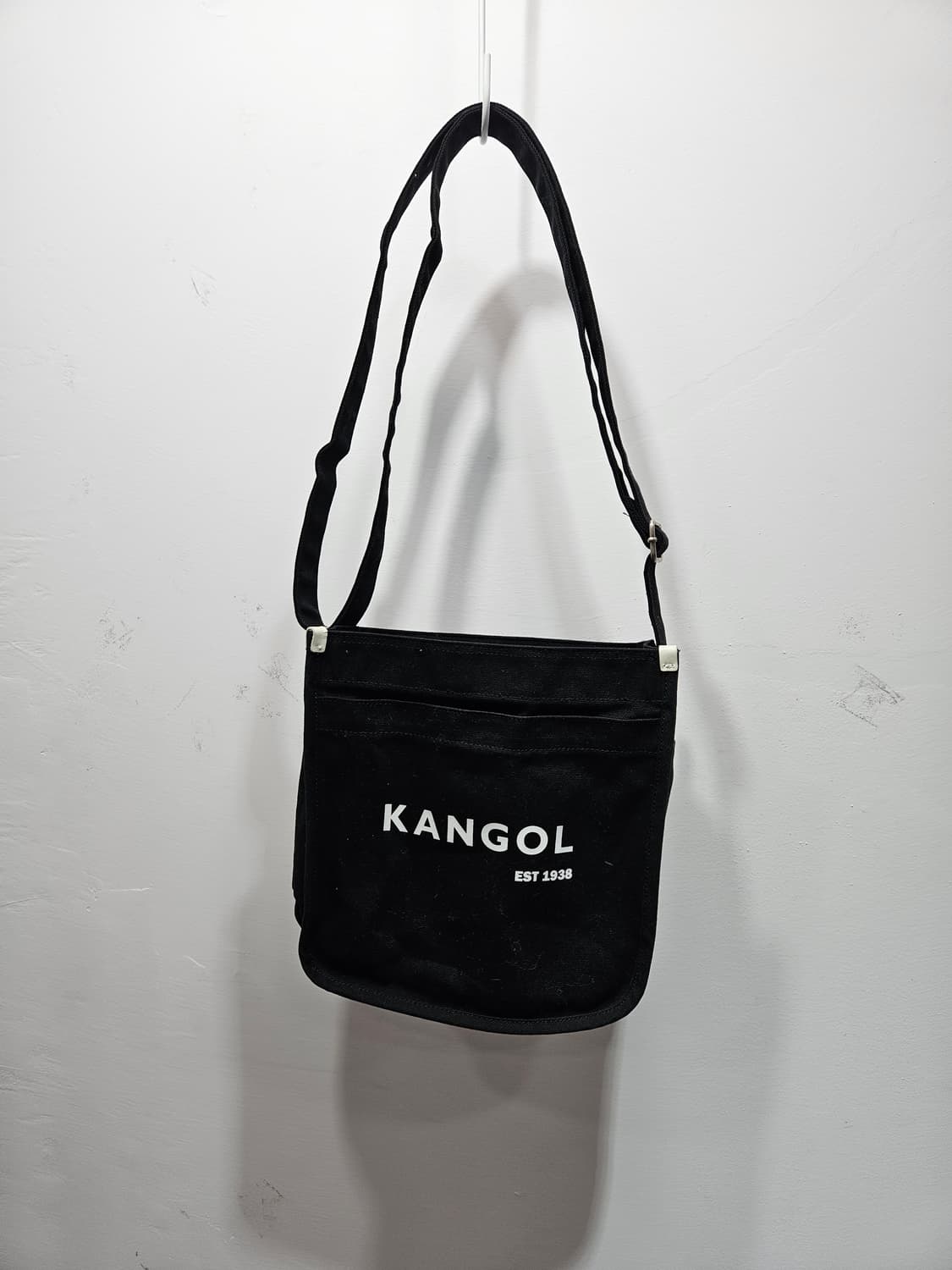 캉골(KANGOL) 조이 캔버스 크로스백 블랙  상품이미지1