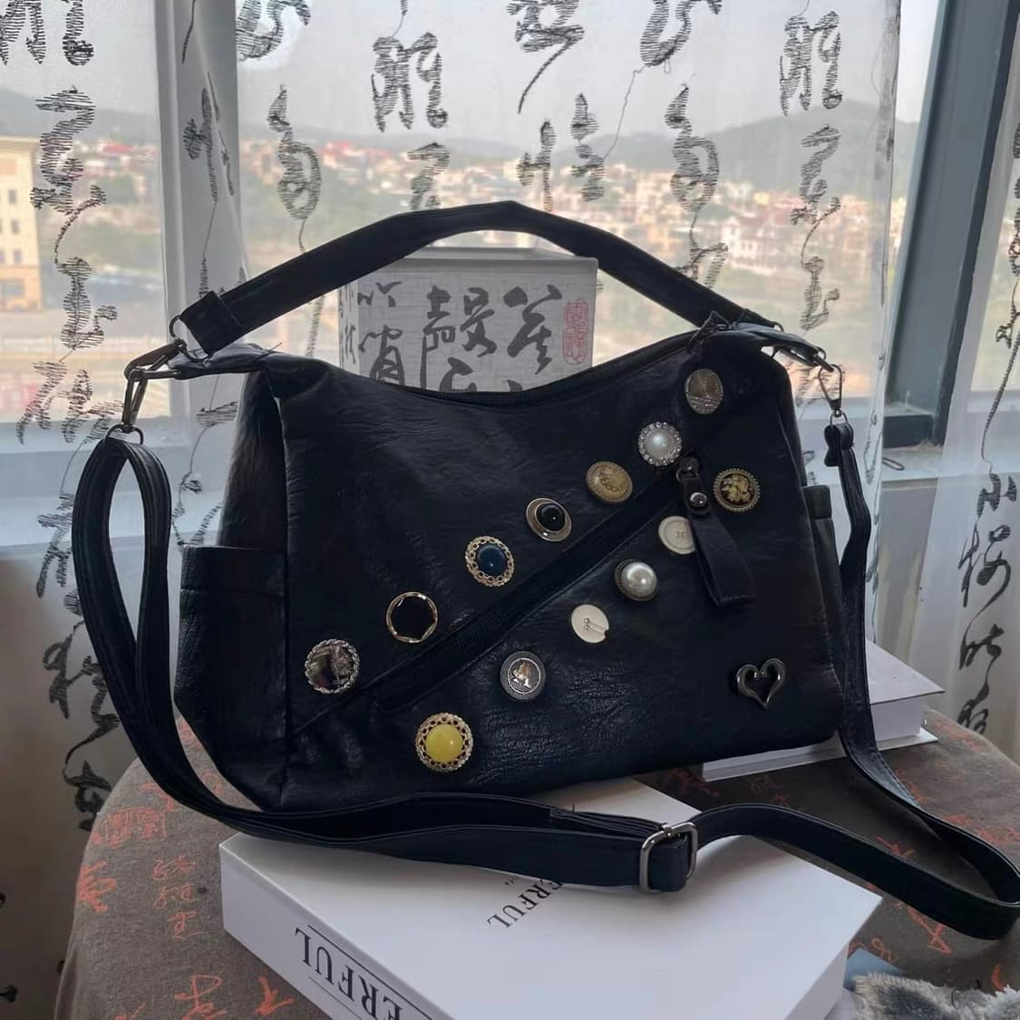 빈티지 버튼 장식 숄더백 🖤 상품이미지2