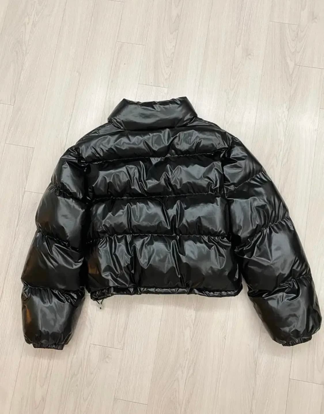 블랙) 비터셀즈패딩 비터샐즈패딩 크롭패딩 유광패딩 숏패딩 에이블리 상품이미지10