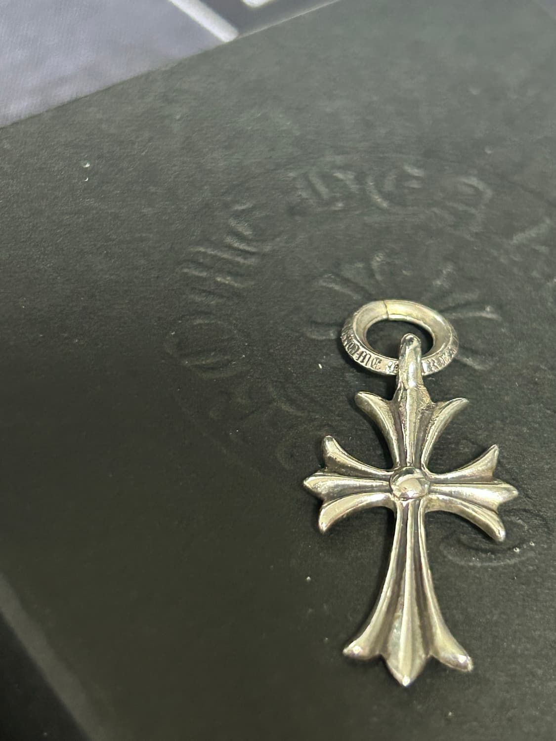 크롬하츠 타이니 크로스 참 펜던트 상품이미지3