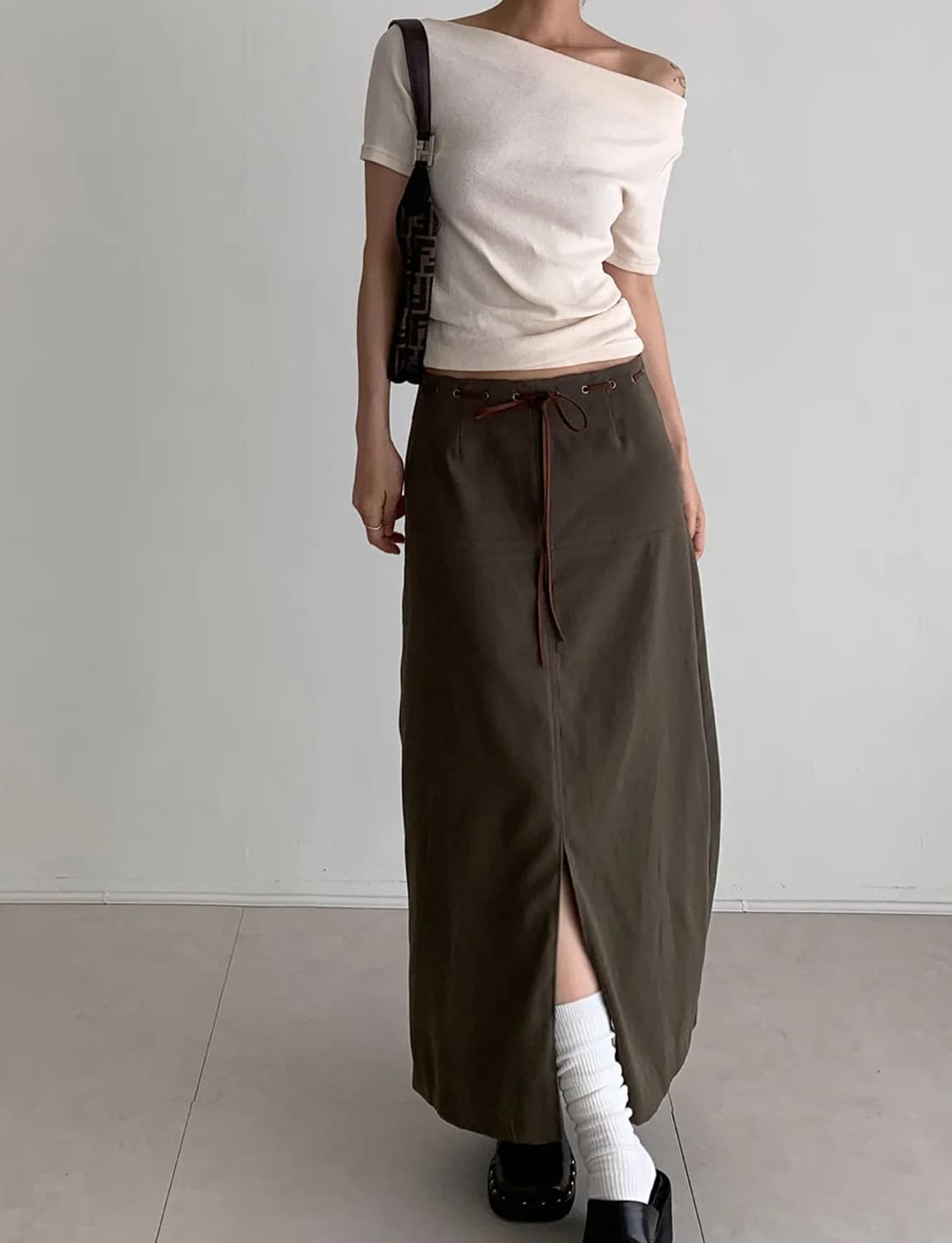 샵오르 스티치 로우라이즈 미디 스커트 카키 m (구매시 위에도 드림) 상품이미지1