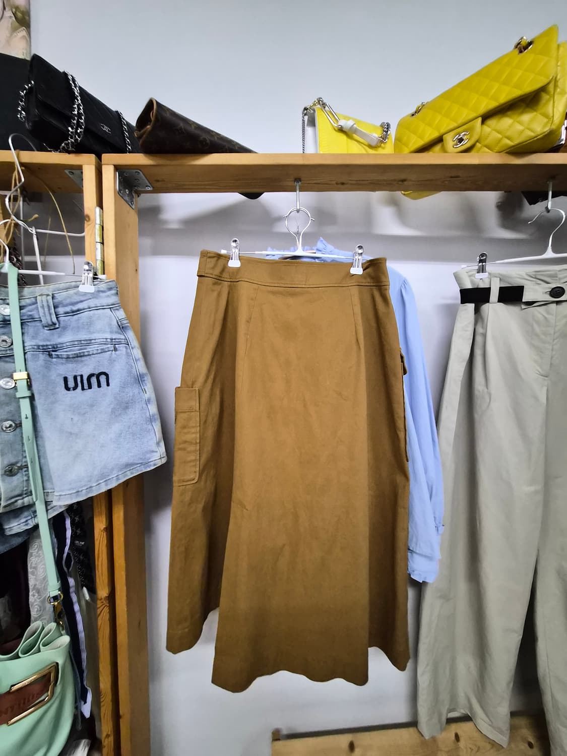 TAV 프릴 스탠드 넥 블라우. 쥬시쥬디 언발 카고 스커트 상품이미지9