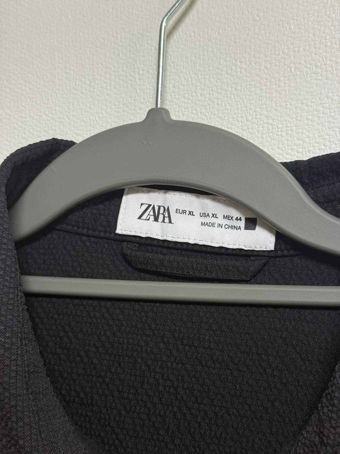 [XL] 자라 엠보싱 텍스쳐 반팔 셔츠 블랙 상품이미지2