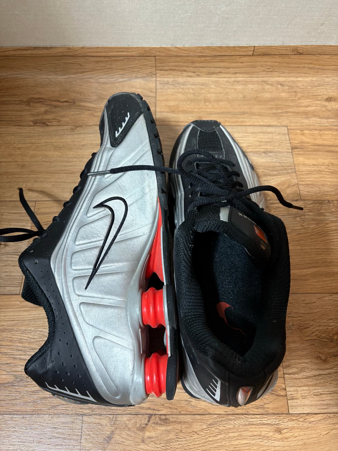 나이키 샥스 R4 메탈릭 실버-블랙 상품이미지3