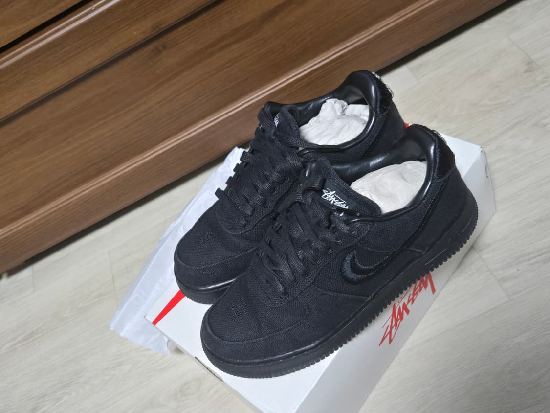 나이키 x 스투시 에어포스 1 로우 트리플 블랙 상품이미지6