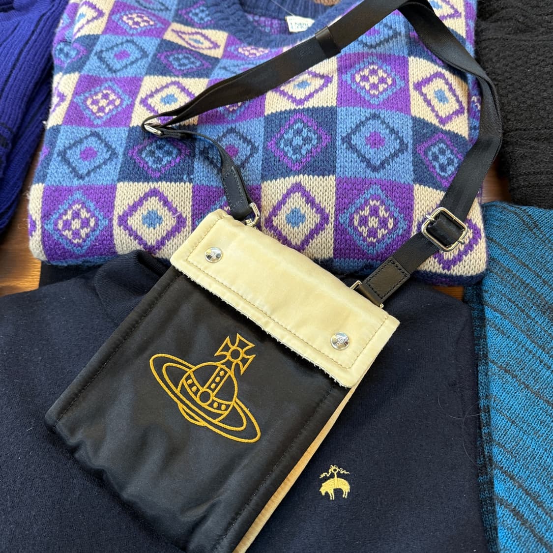 비비안 웨스트우드 컨트라스트 미니 숄더백 상품이미지1