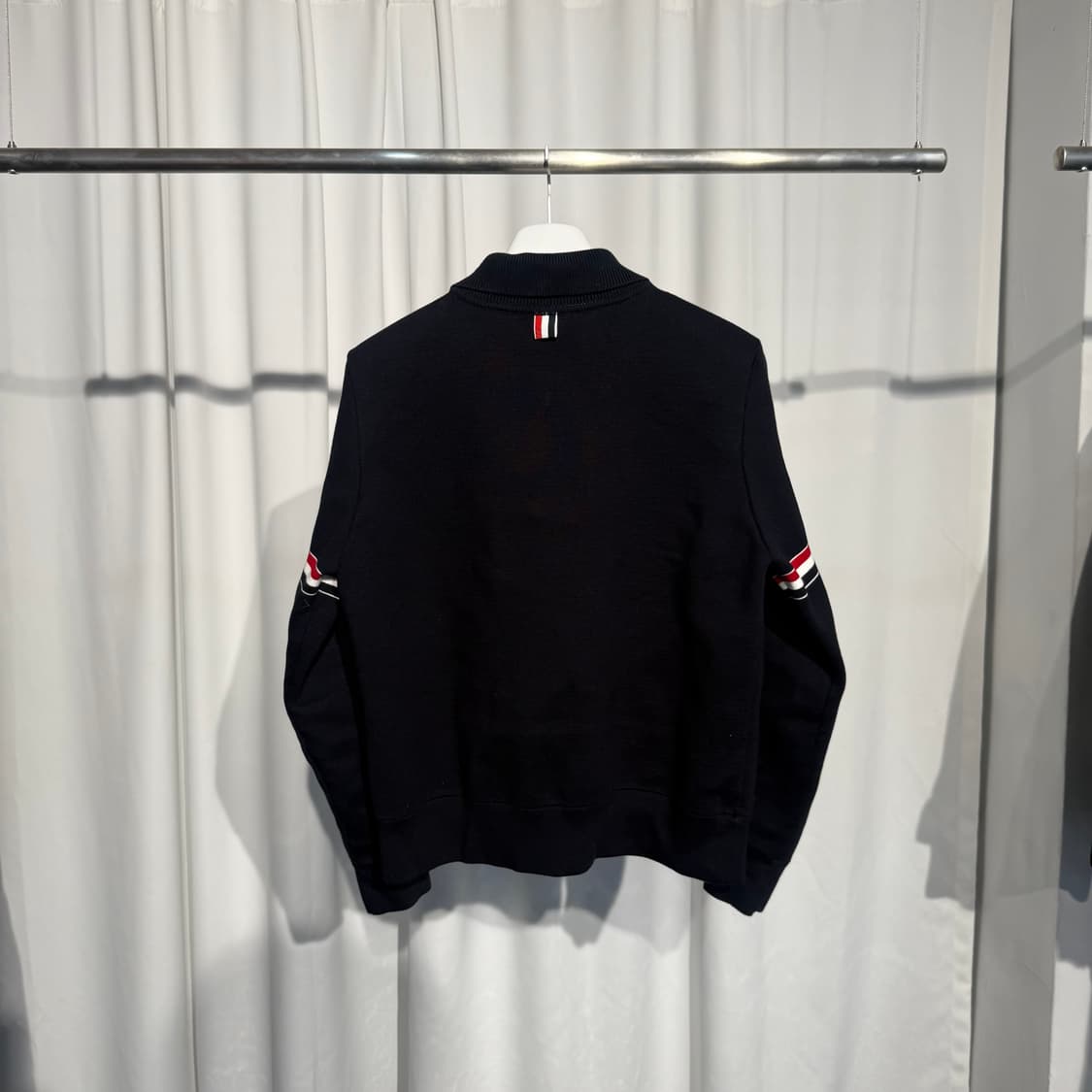 [정품] 톰브라운 26SS 밀라노스티치 암밴드 금장 집업 가디건 3사이즈 상품이미지4