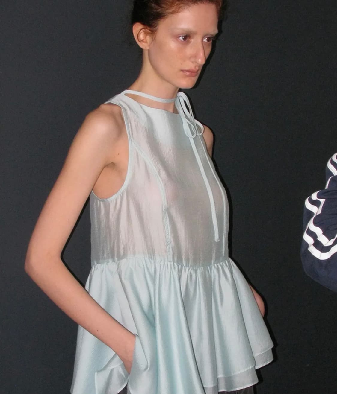 파르티멘토우먼 타이넥 프릴 셔링 블라우스 스카이 민트 상품이미지2