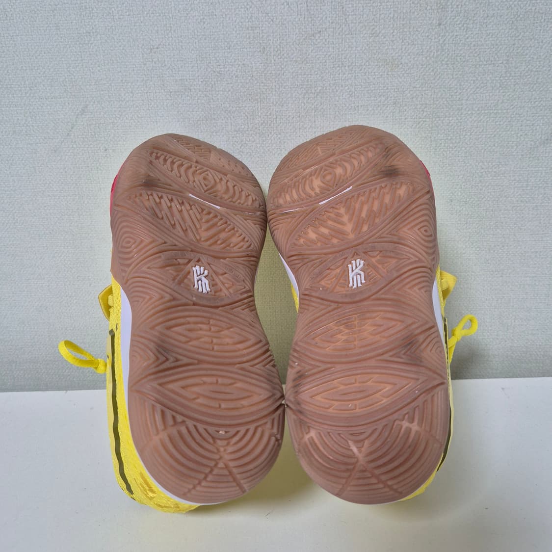 아동200)나이키 카이리 어빙 스폰지밥 콜라보 농구화 옐로우 상품이미지7