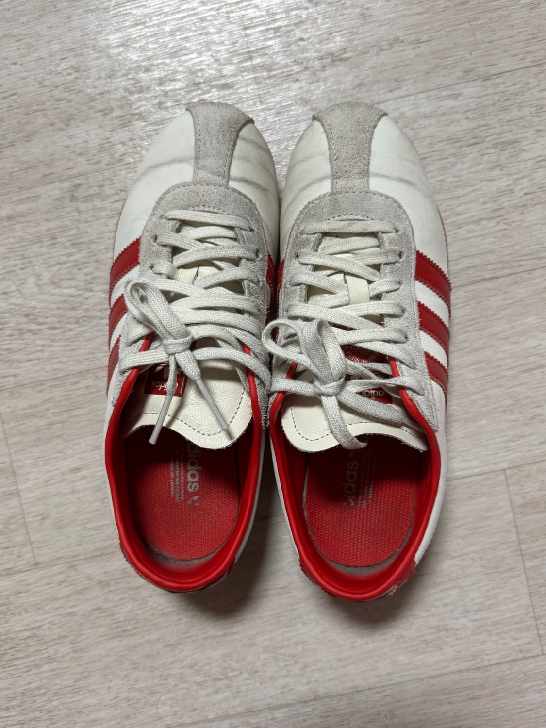 [제니 착용] 아디다스 도쿄 오프 화이트 베러 스칼렛 240 상품이미지2