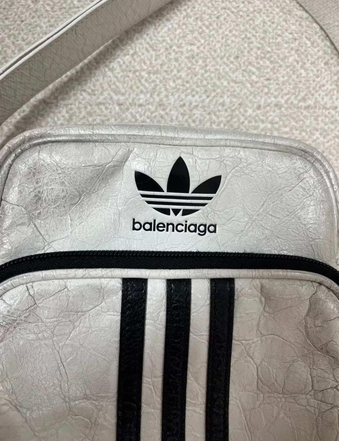 발렌시아가아디다스크로스백 상품이미지3