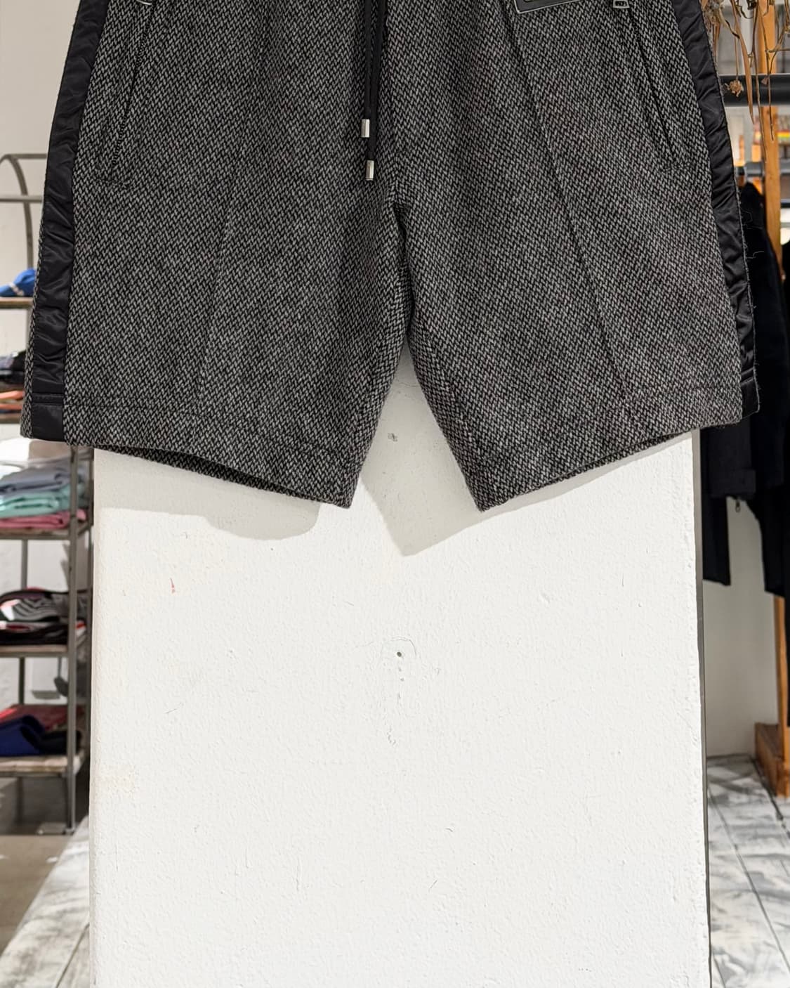 돌체앤가바나 맨즈컬렉션 그레이 트위드 드로스트링 쇼츠 상품이미지3