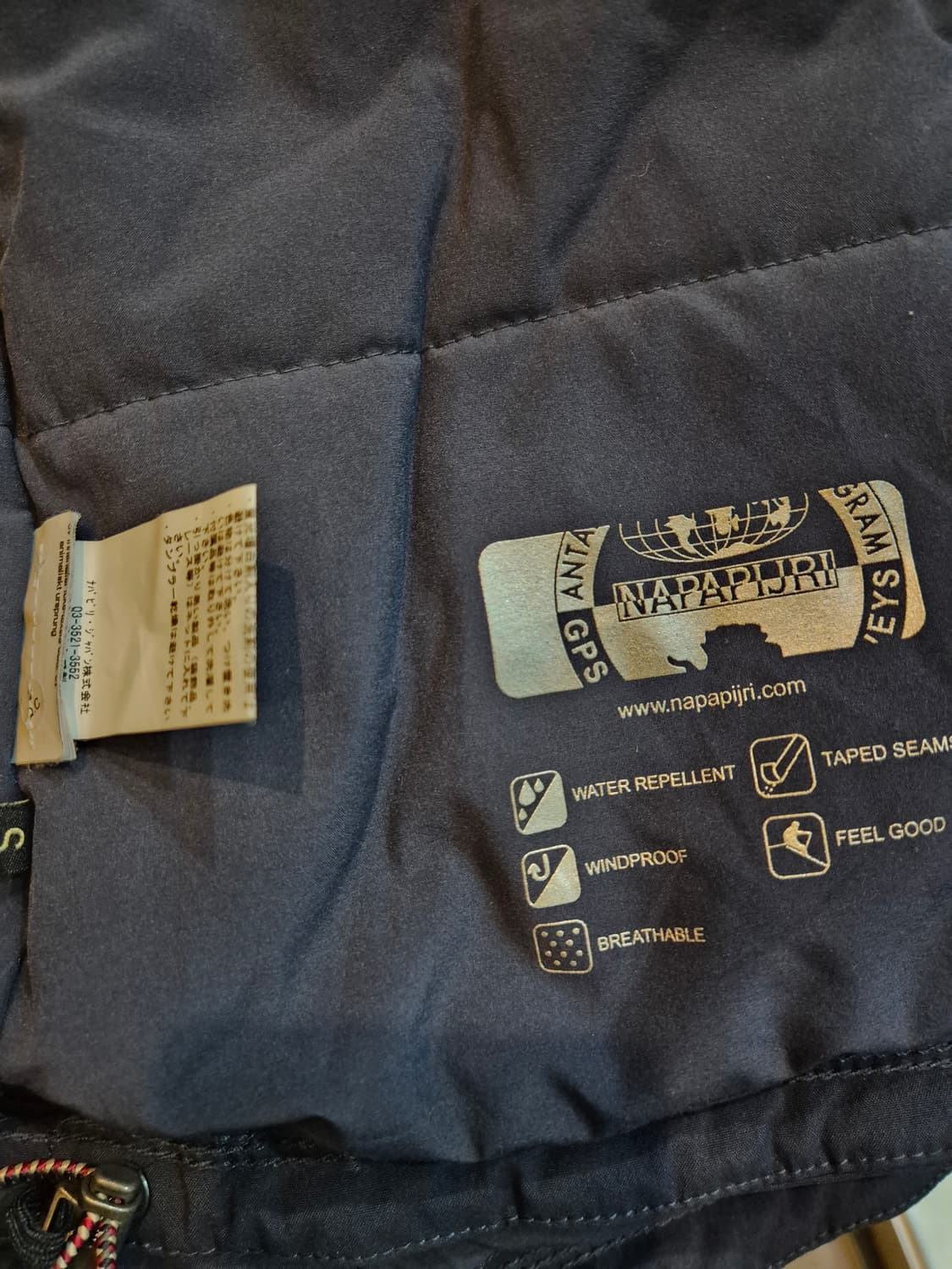 나파피리(Napapijri) 패딩 재킷입니다.
 상품이미지4