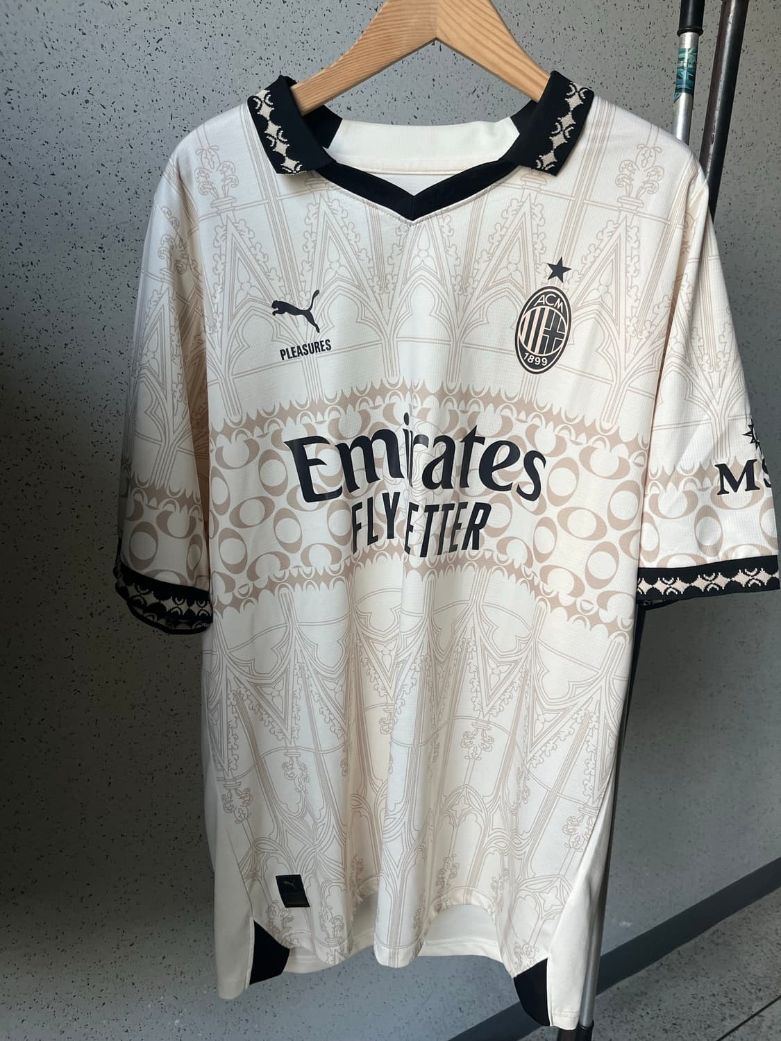 푸마x플래져스 콜라보 AC밀란 23/24 어센틱 져지 상품이미지1