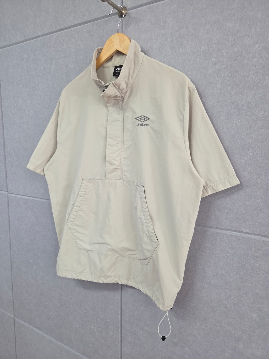 엄브로(UMBRO) 우븐 하프집업 반팔 아노락 상품이미지3