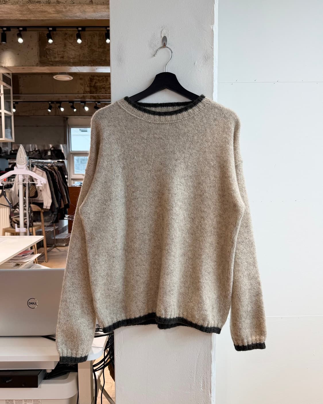 울리치 베이지 울 라운드 니트  상품이미지2