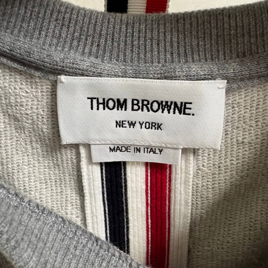 [2] 톰브라운 백삼선 맨투맨 그레이 상품이미지2