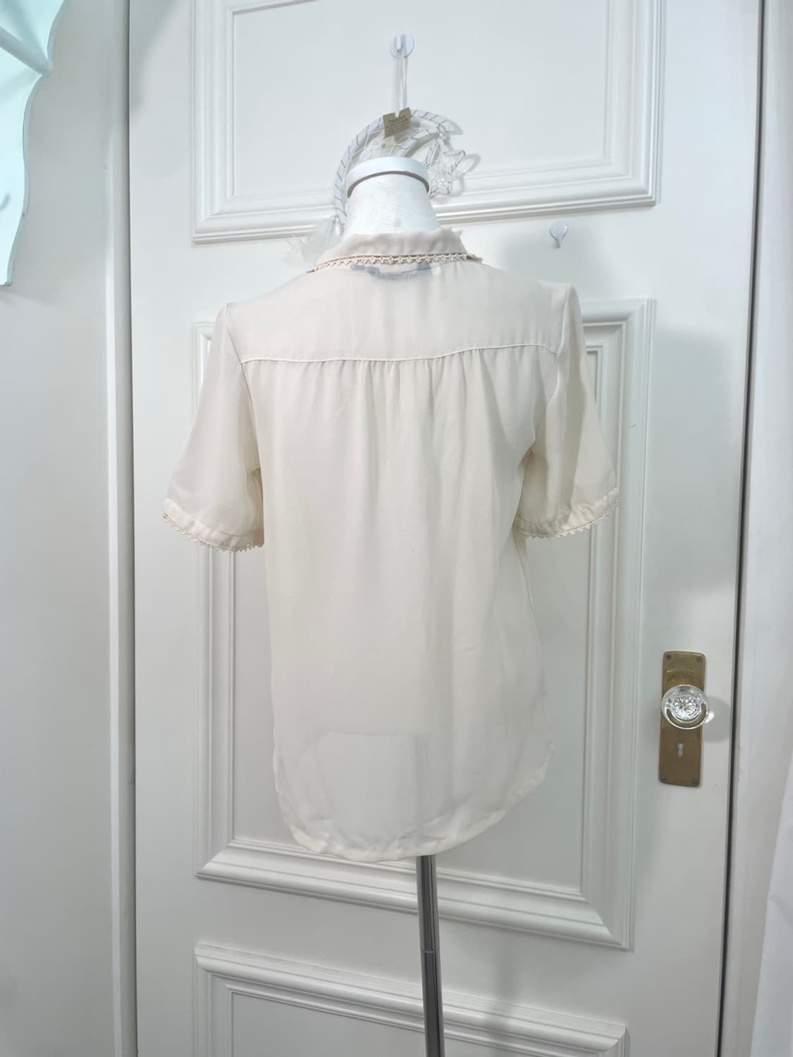 sheer beige lace trim shirring collar bl 상품이미지3