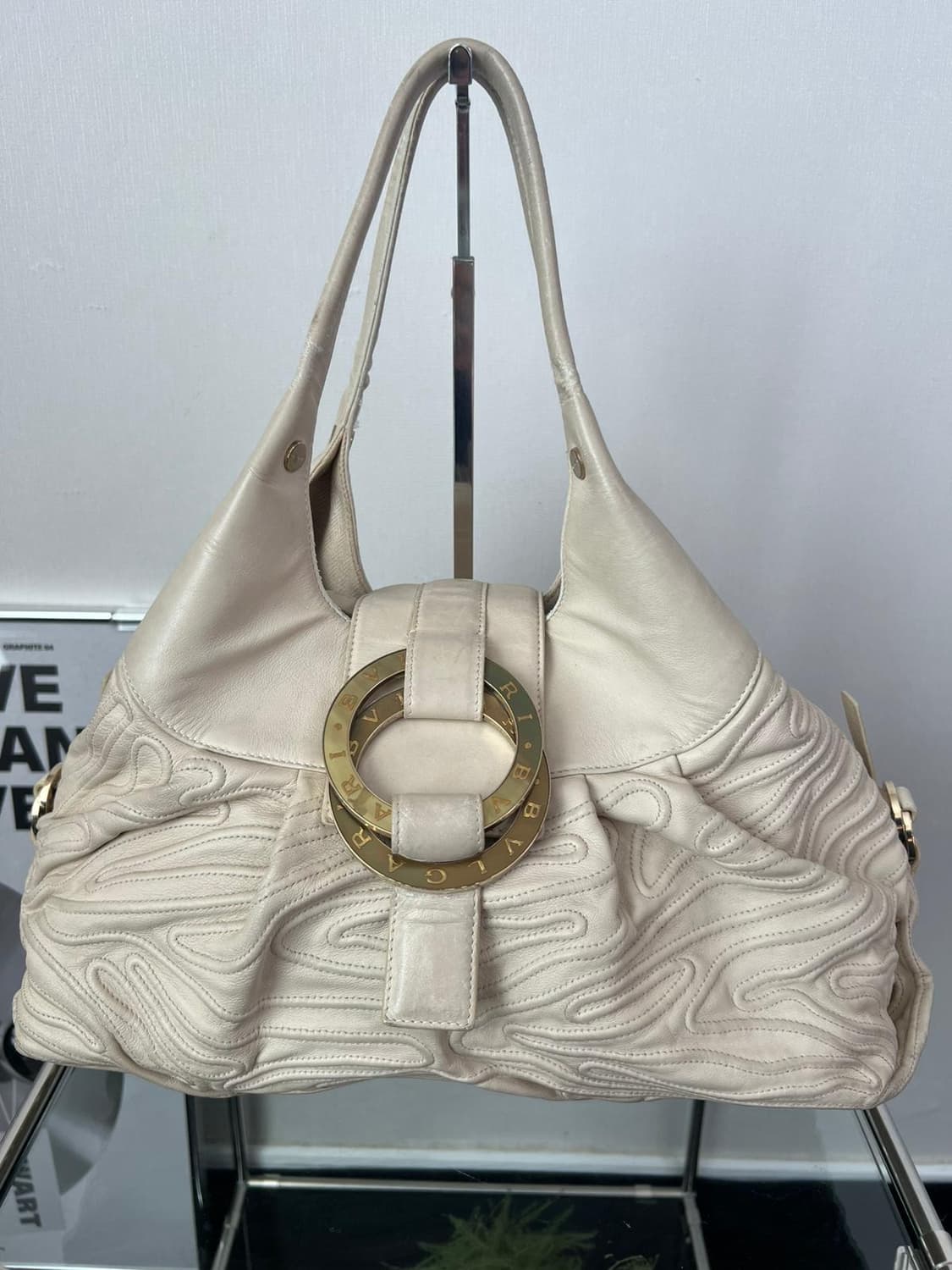 불가리 찬드라 가죽 숄더백 상품이미지2