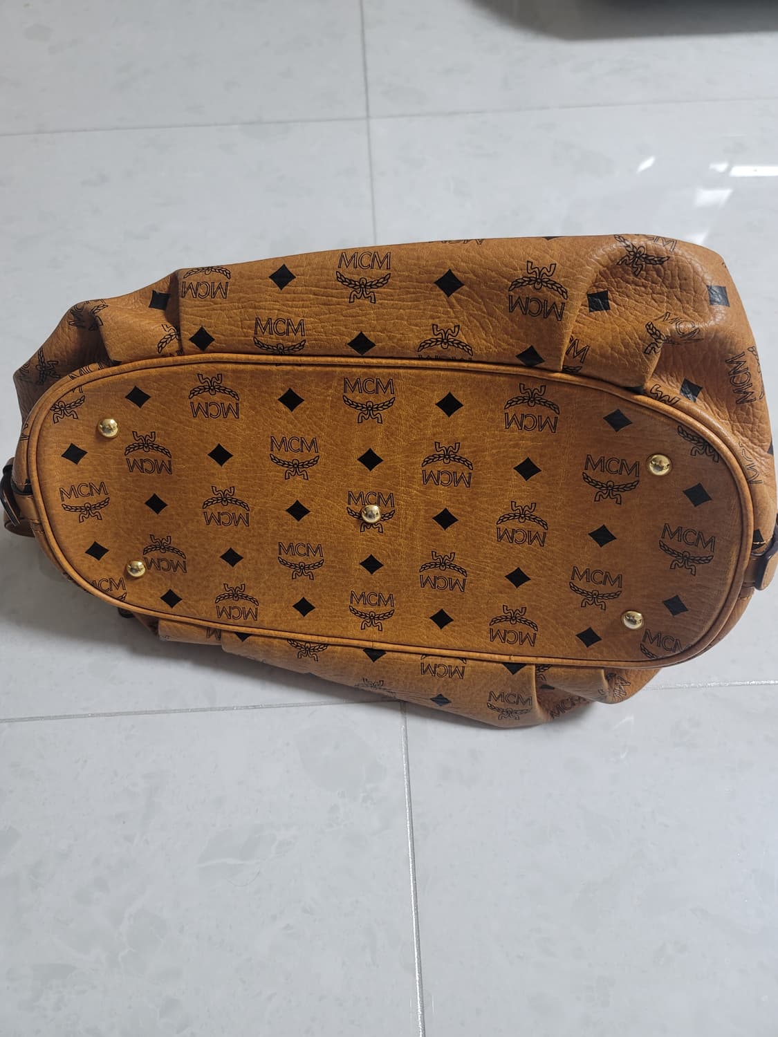 엠씨엠 MCM 토트백 상태굿

 상품이미지3