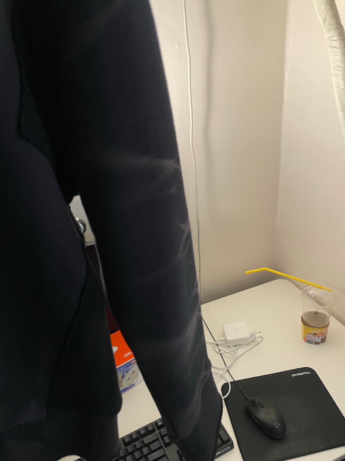 Jiyongkim sweatshirts 지용킴 스웻셔츠 맨투맨 상품이미지4