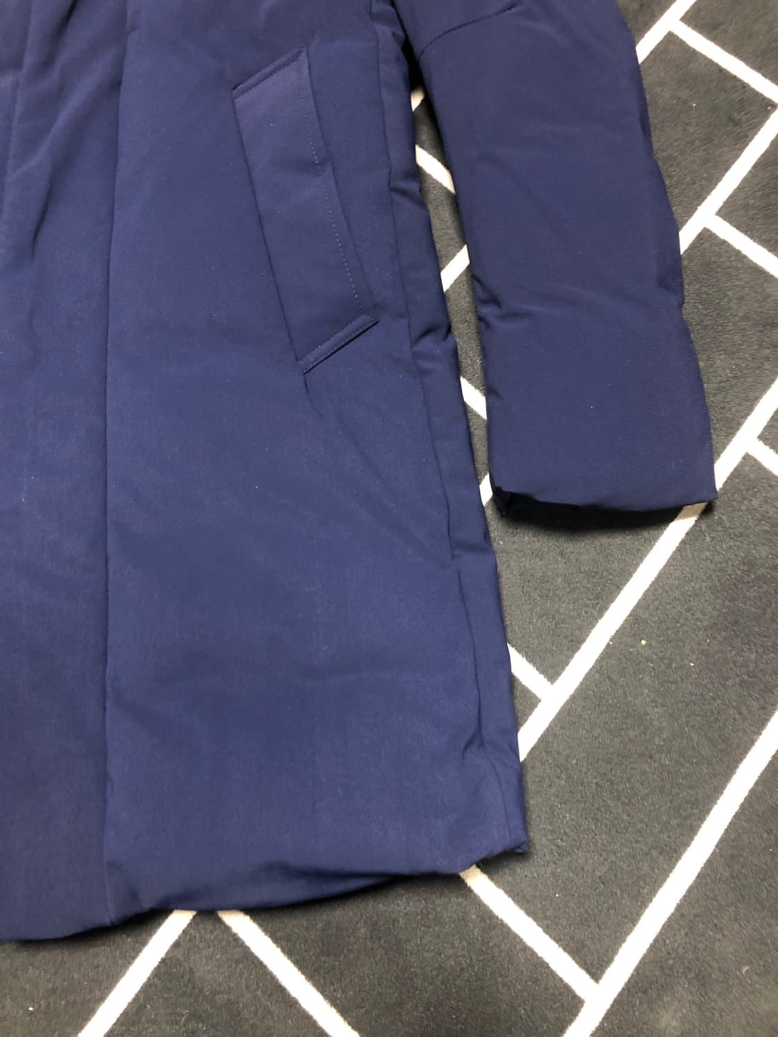 (거의새제품)질스튜어뉴욕 네이비블루 패딩코트/몽클레어 스톤 발망 프라다  상품이미지3