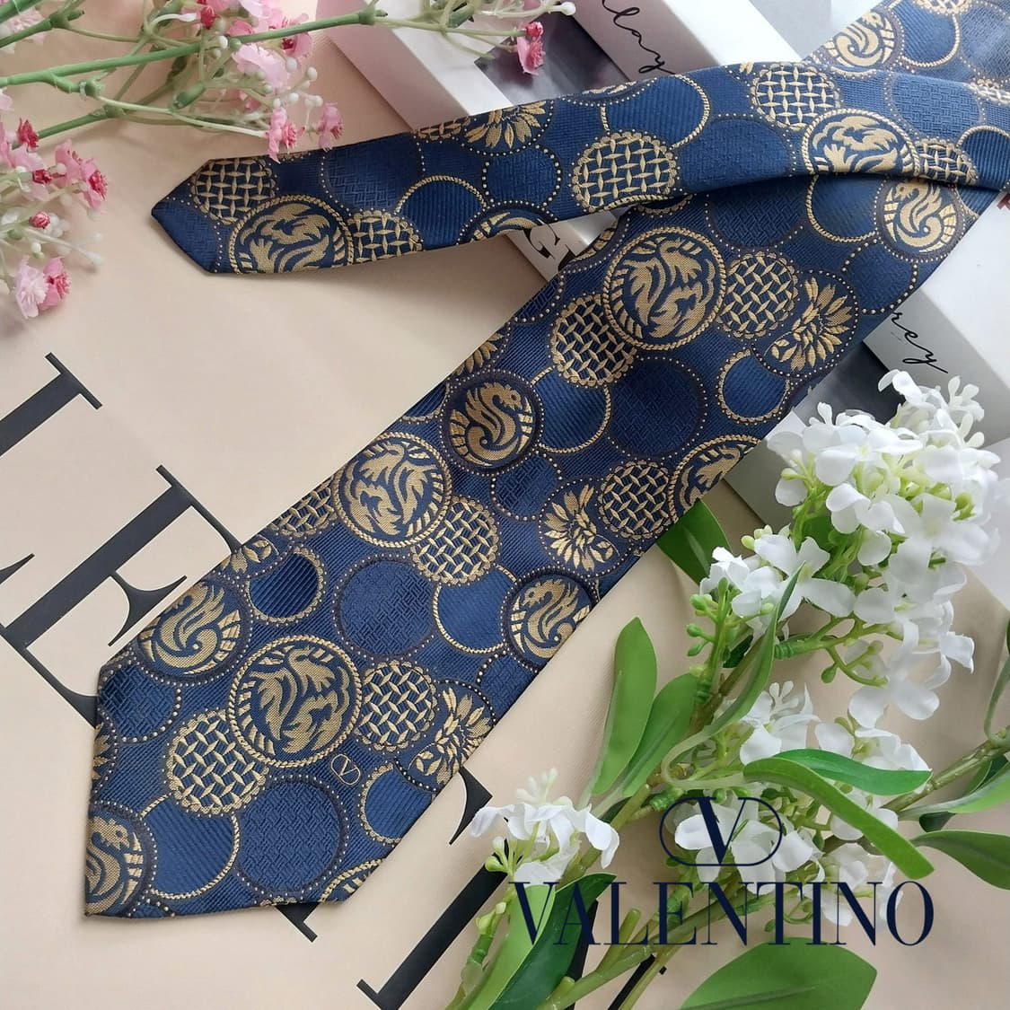 발렌티노 실크 네이비 자카드 넥타이 8.9cm A~B등급 k2449
 상품이미지1