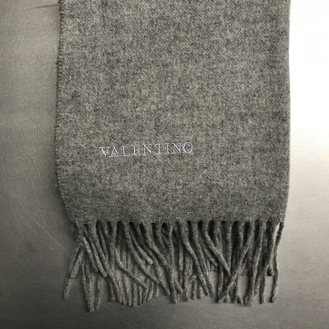 발렌티노 로고 그레이 머플러 상품이미지3