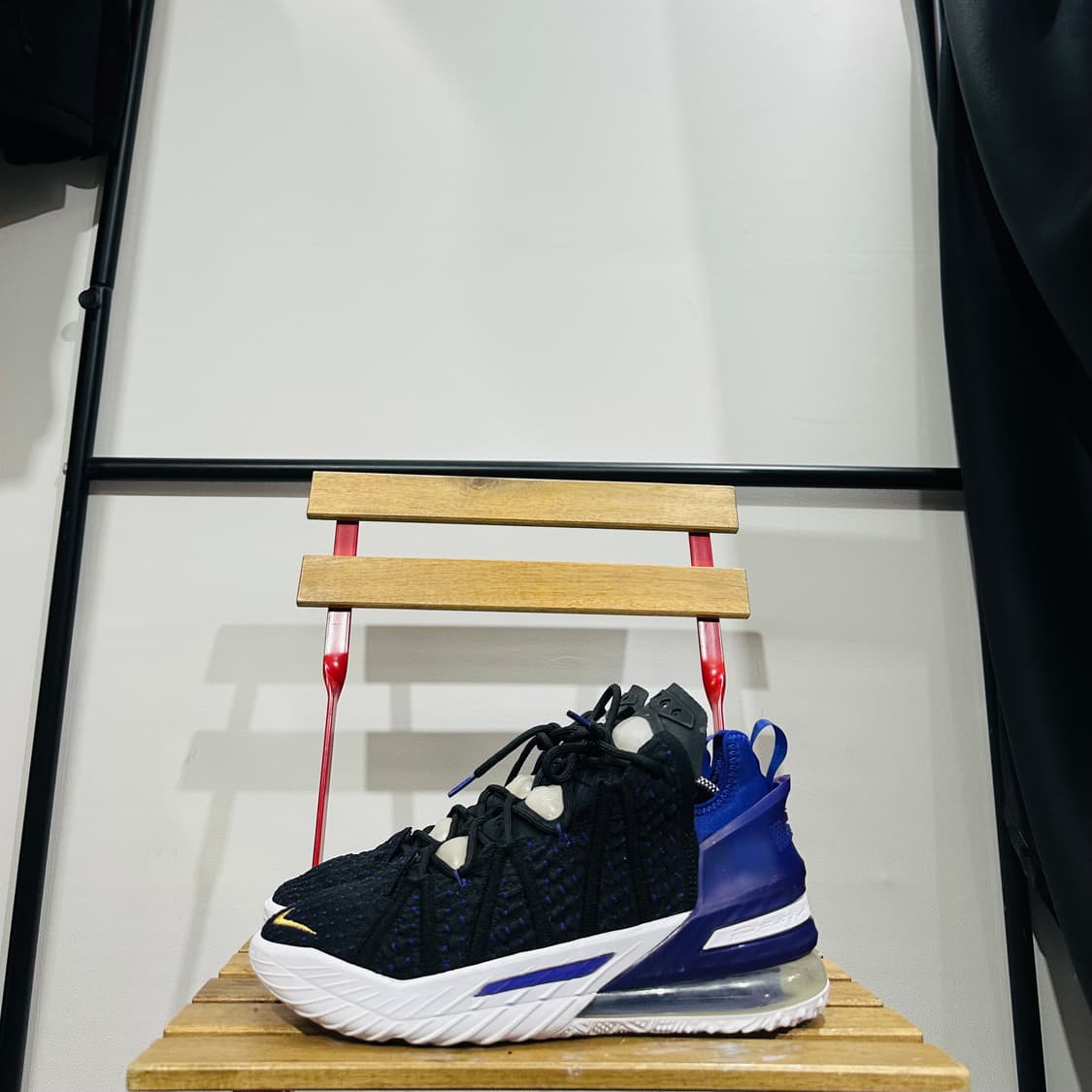 275) 나이키 농구화 남성 남자 농구화 르브론 18 레이커스 상품이미지3