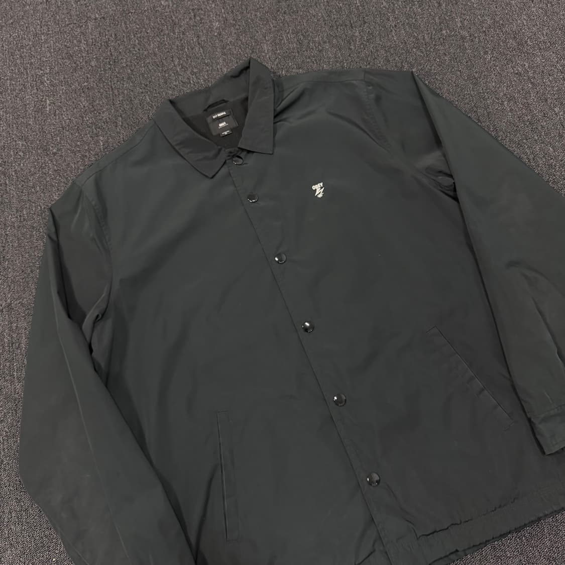 오베이 x 베드 브레인 코치 바람막이 자켓 상품이미지5