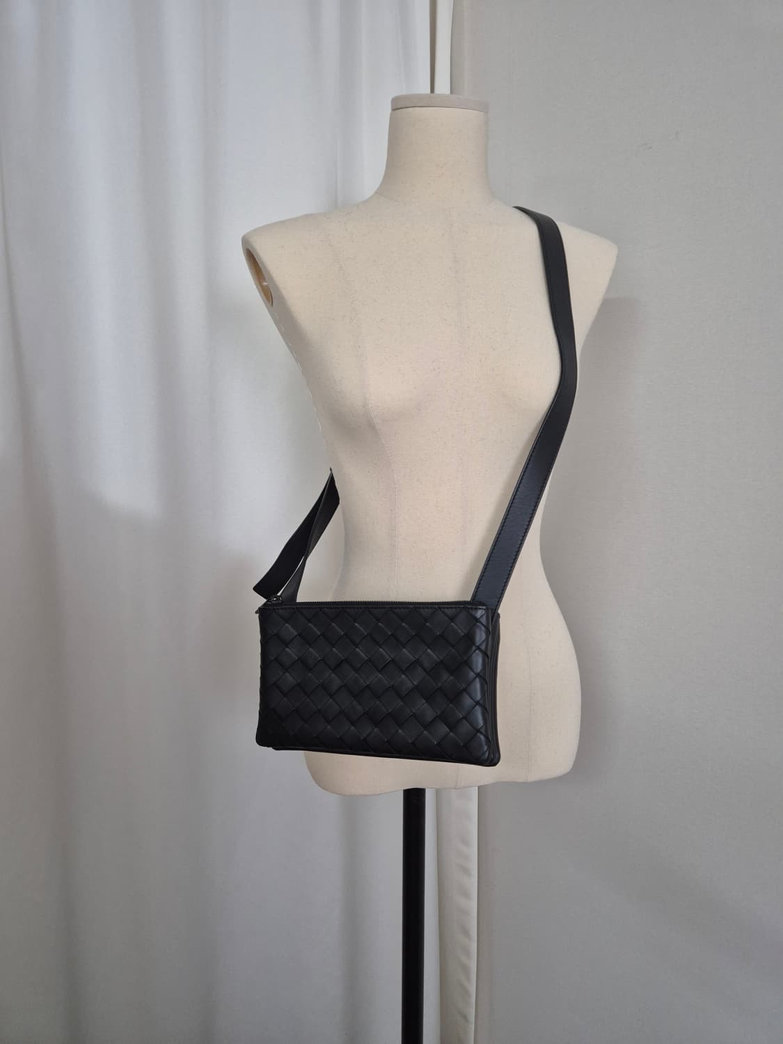 보테가베네타 인트레치아토 트리플 메신저배 상품이미지1