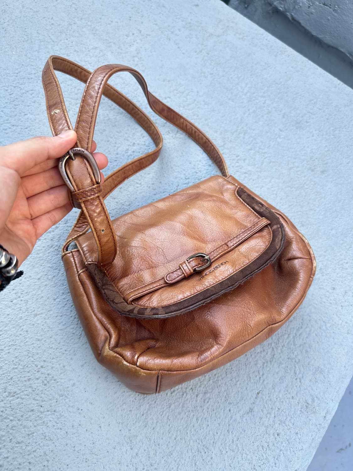 VINCIS BENCH brown shoulder bag 상품이미지1