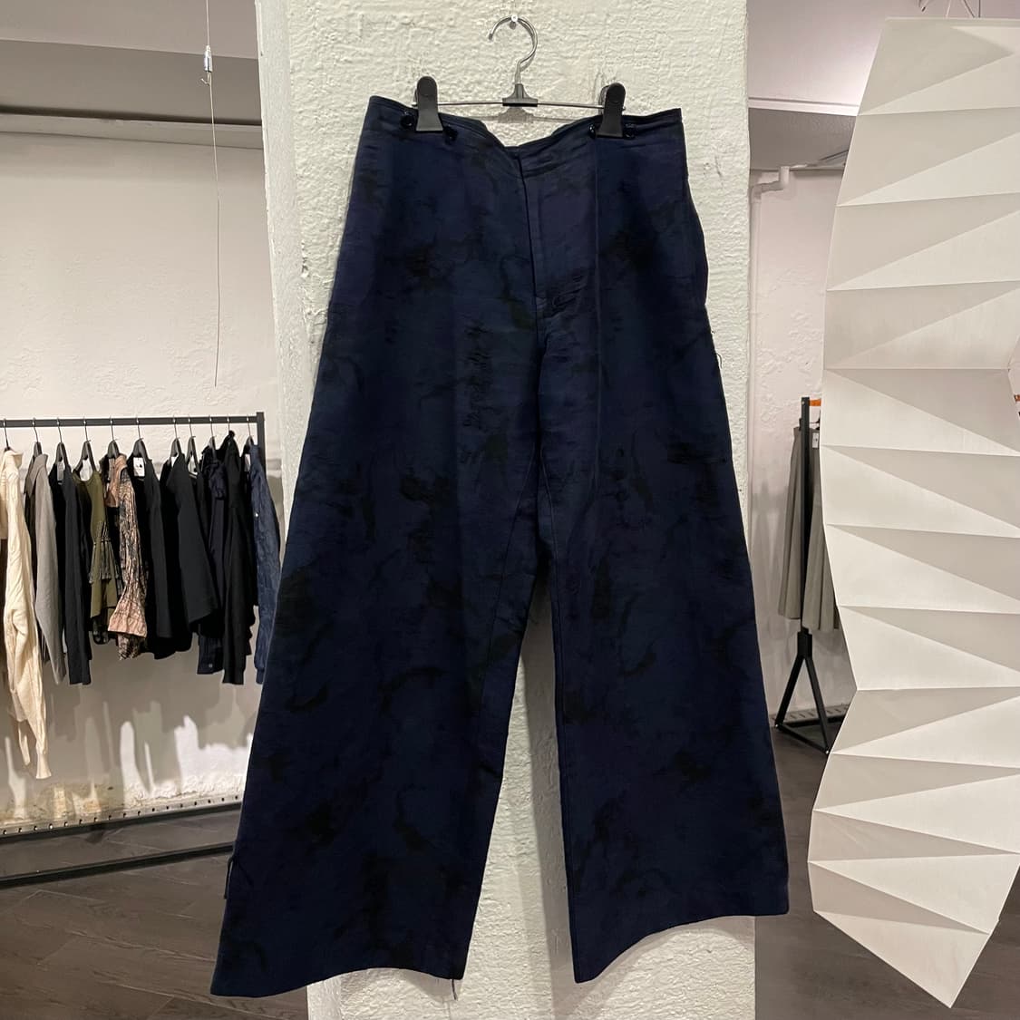 요지야마모토 17aw 디스트레스드 와이드 팬츠 상품이미지1