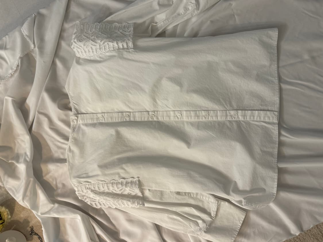 끌로에 화이트 펀칭 블라우스 셔츠 상품이미지4
