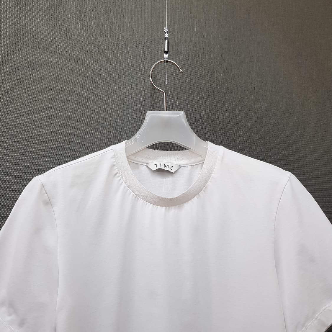 한섬 타임 2025 미니멀 라운드넥 반팔 티셔츠 S사이즈 상품이미지2
