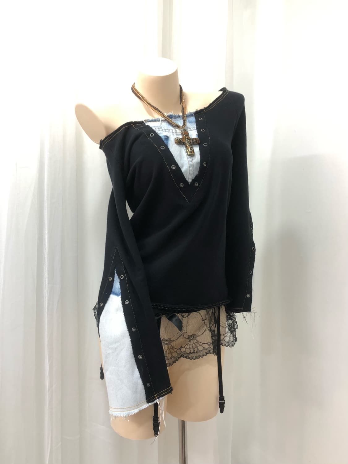 navy denim patch eyelet off shoulder top 상품이미지1