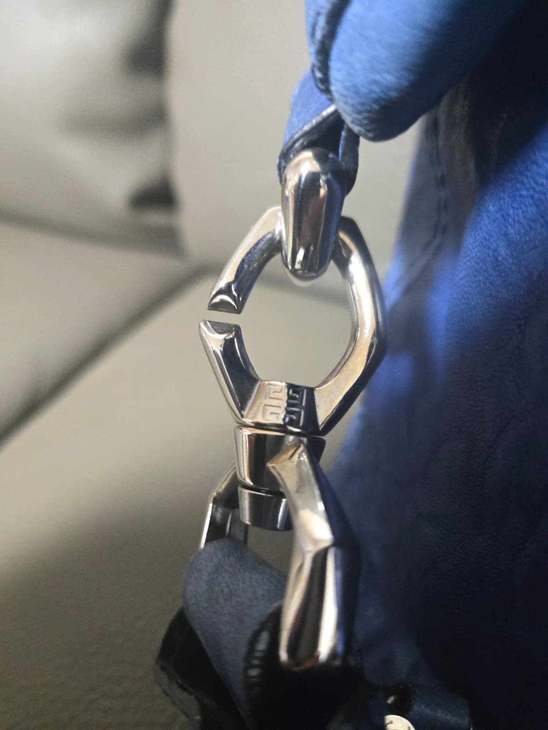 지방시 나이팅게일 로얄블루 2웨이백 미디움 상품이미지2