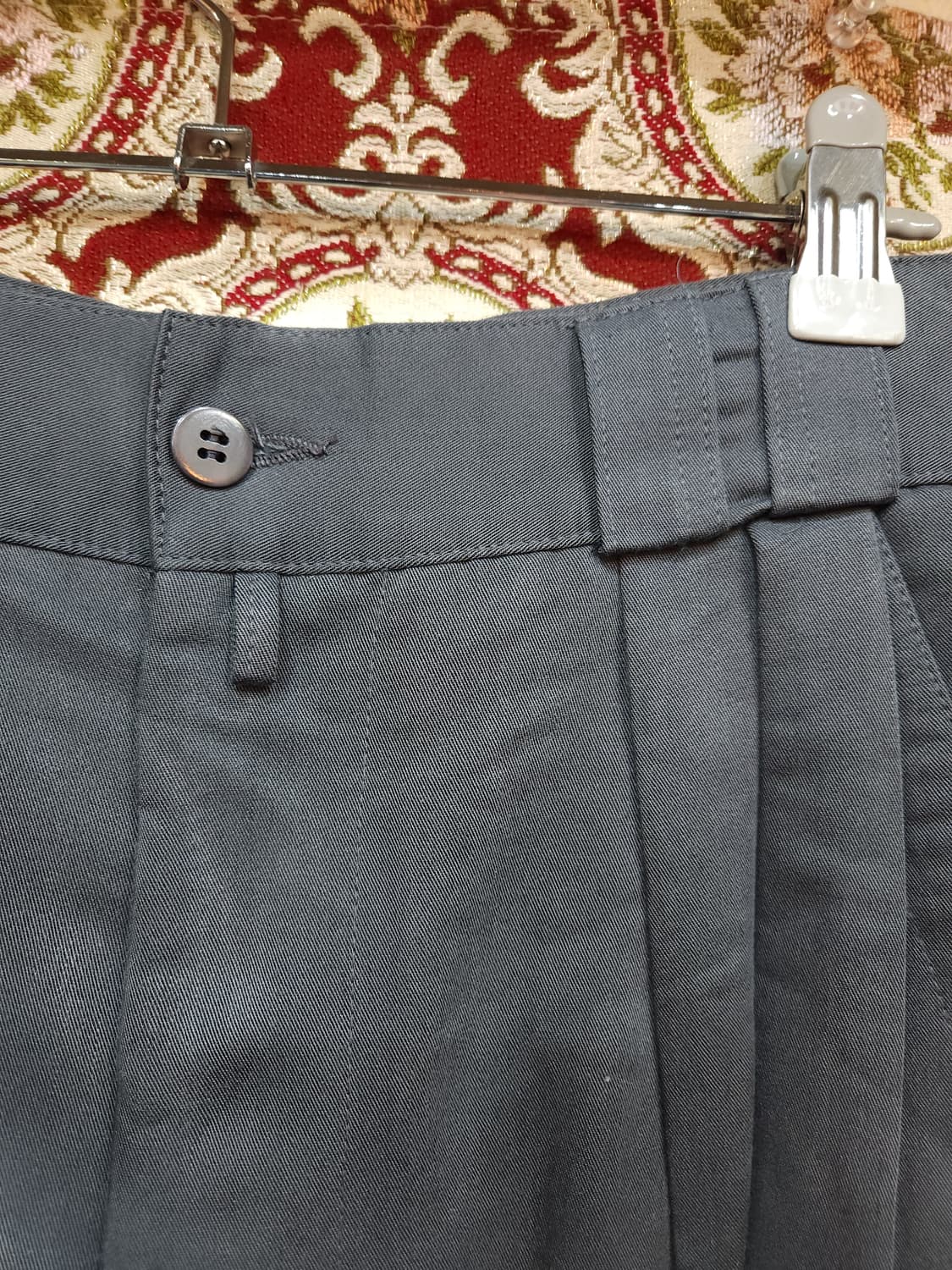 베르수스 지아니베르사체 핀턱 테이퍼드핏 팬츠

 상품이미지2