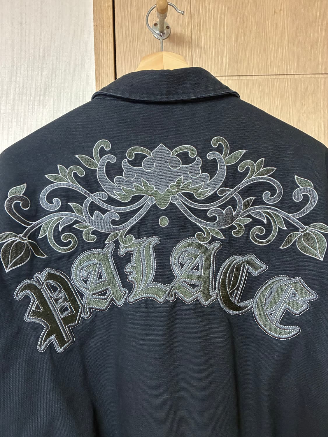 [M]팔라스 PALACE 플로랄 캔버스 봄버 자켓 블랙 상품이미지1