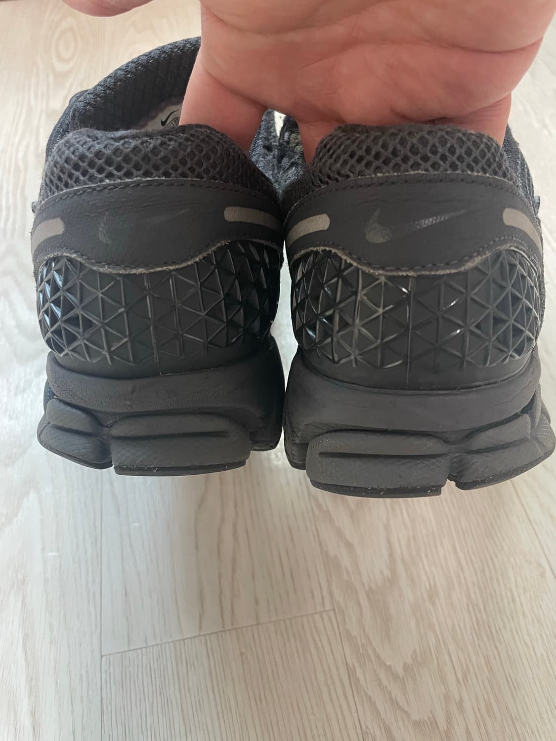 나이키 줌 보메로5 블랙 260 상품이미지4