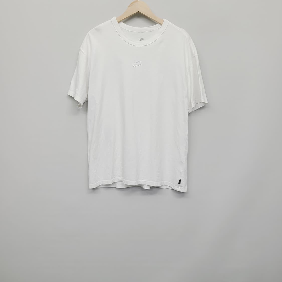 나이키NSW 프리미엄에센셜 자수로고 티셔츠(남성 XL/추천105-110) 상품이미지2