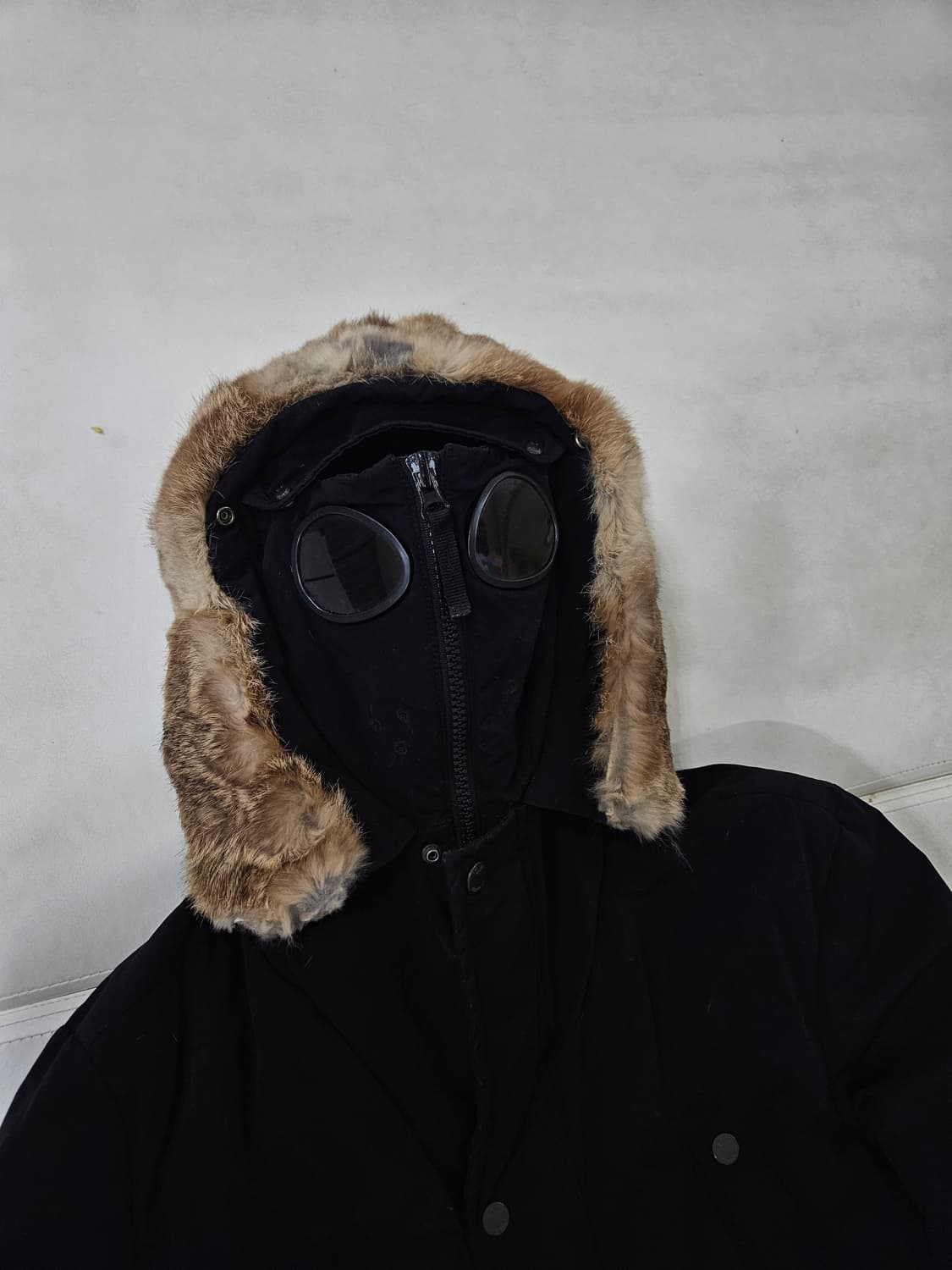 cp컴퍼니 토끼털 고글 롱패딩 상품이미지1