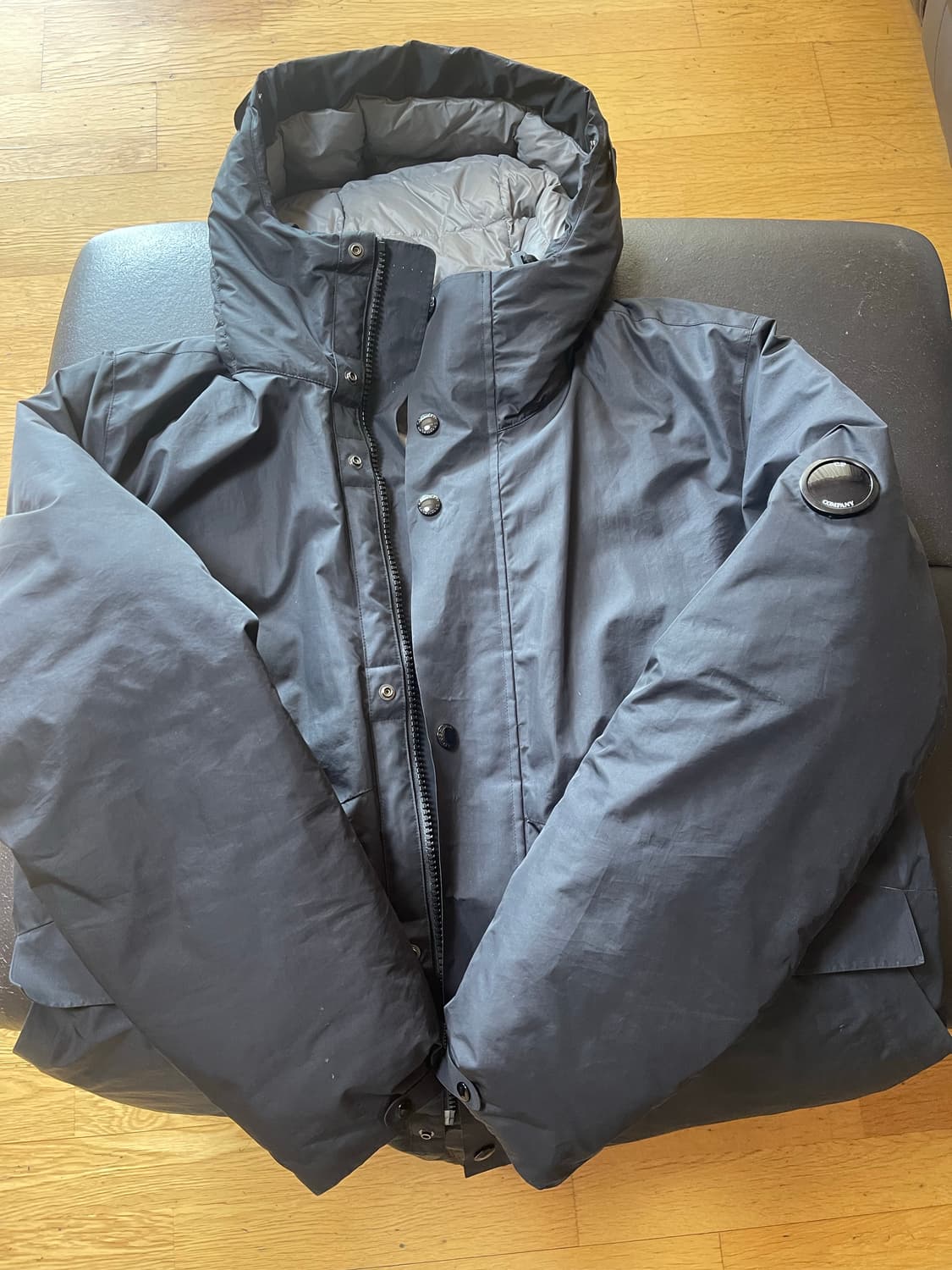 CP컴퍼니 Micro-M 고글 롱 다운 파카 블랙 상품이미지1