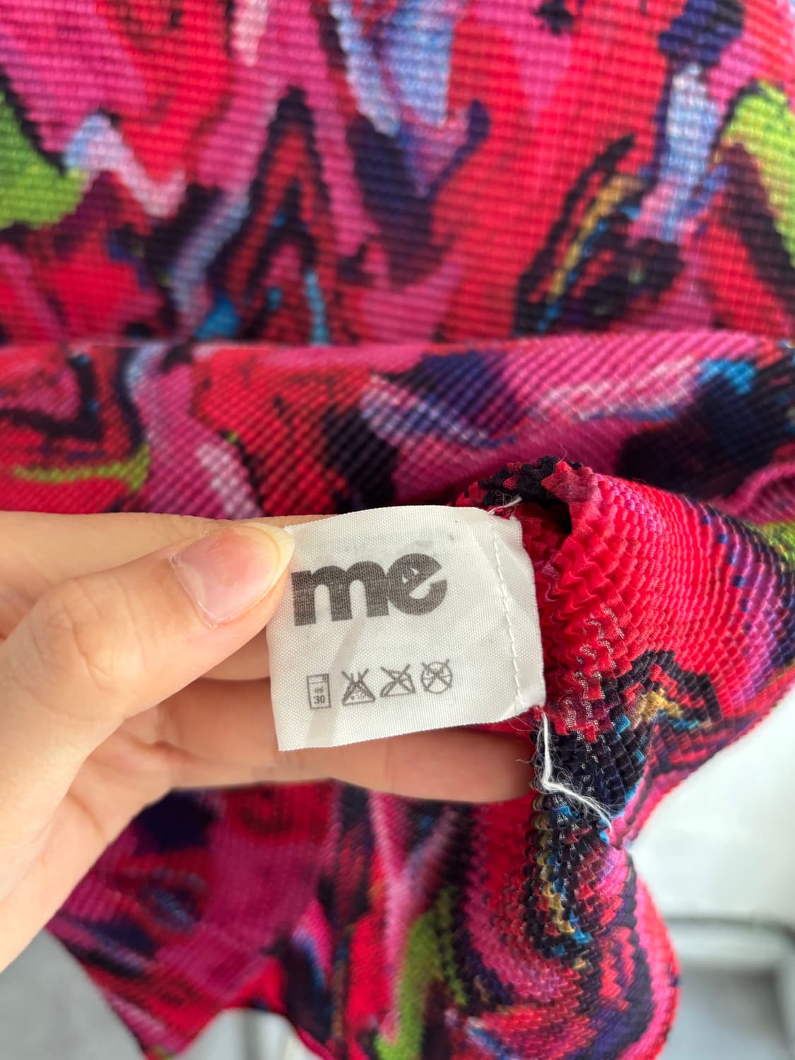 me Issey Miyake me이세이미야케 레드 패턴 플리츠 반팔  상품이미지6